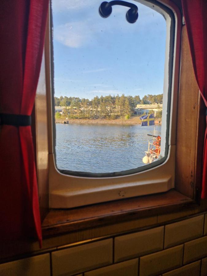 Ship Windoe Hotel Sodertalje Bagian luar foto